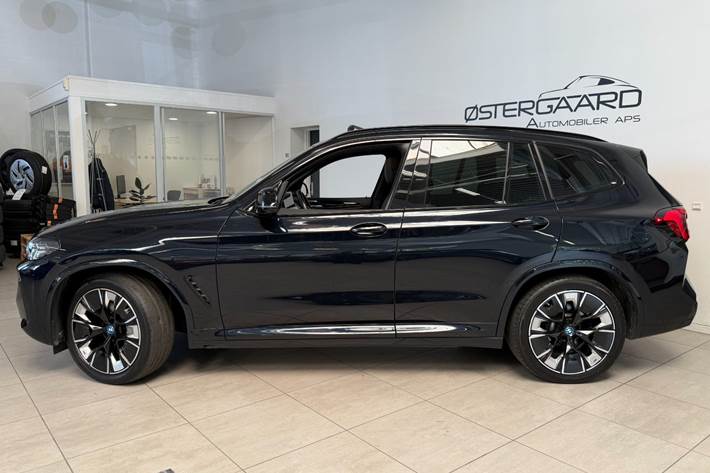 Sort BMW iX3 fra 2024