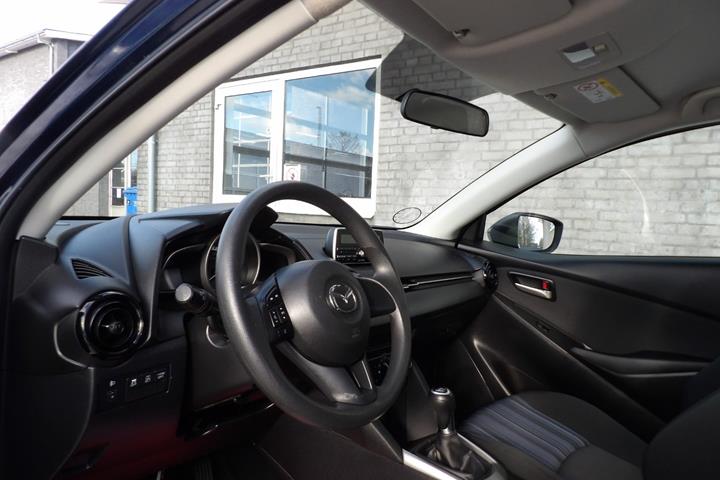 Blå Mazda 2 fra 2015