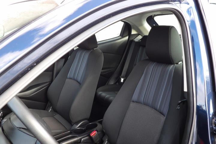 Blå Mazda 2 fra 2015