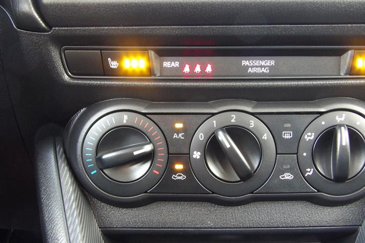 Blå Mazda 2 fra 2015