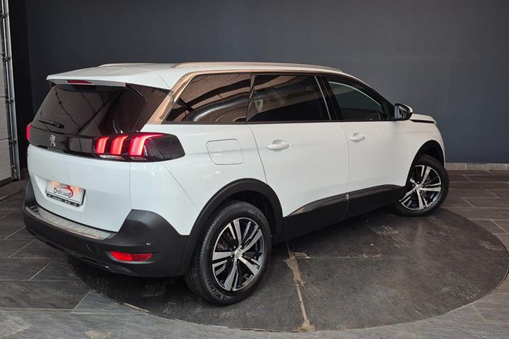 Hvid Peugeot 5008 fra 2019