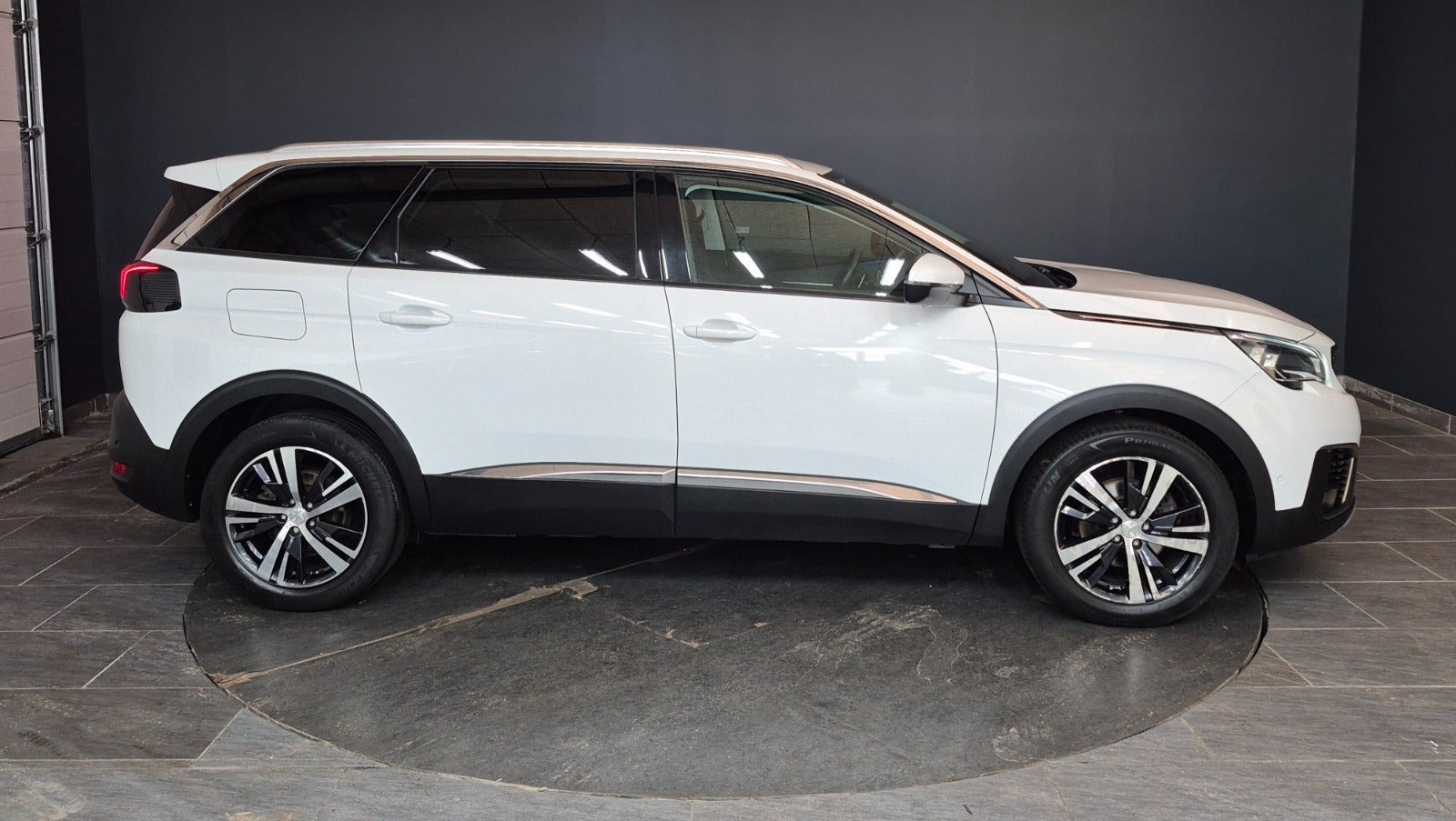 Hvid Peugeot 5008 fra 2019
