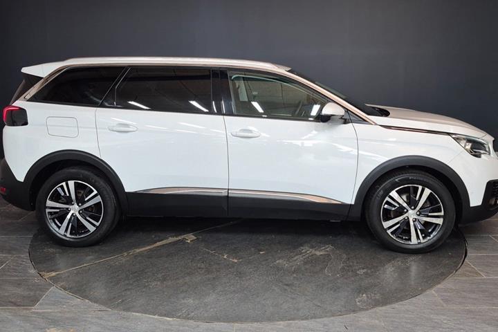 Hvid Peugeot 5008 fra 2019