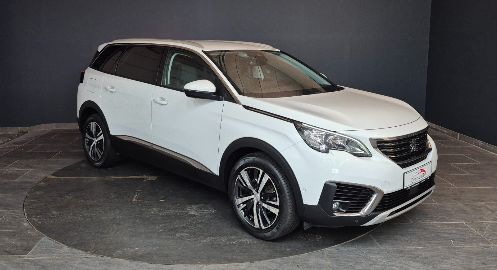 Hvid Peugeot 5008 fra 2019