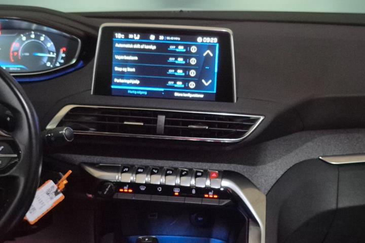 Hvid Peugeot 5008 fra 2019