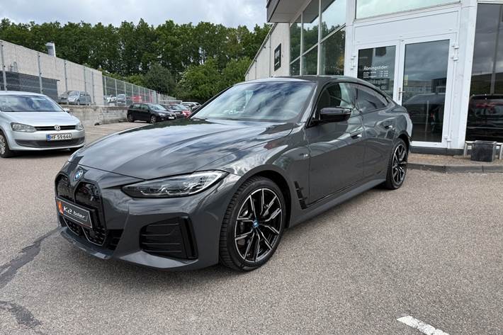 Grå BMW i4 fra 2024