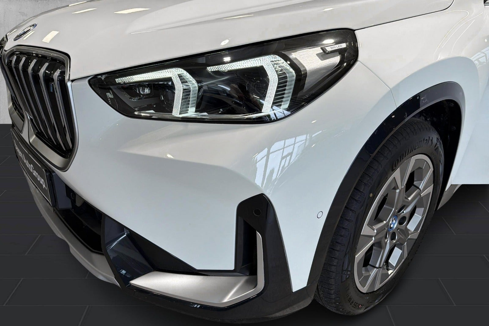 Hvid BMW iX1 fra 2023