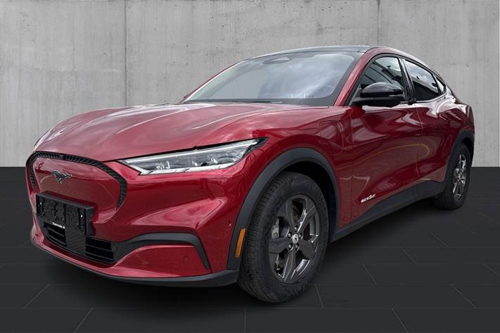 Rød Ford Mustang Mach-E fra 2023