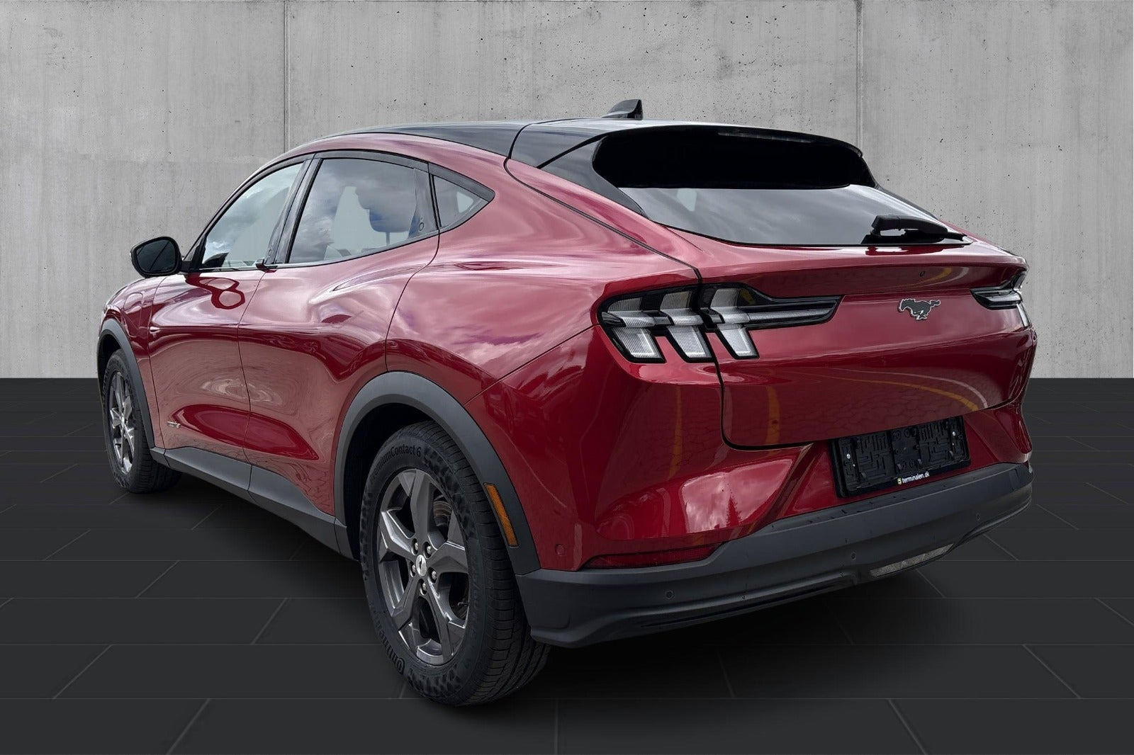 Rød Ford Mustang Mach-E fra 2023