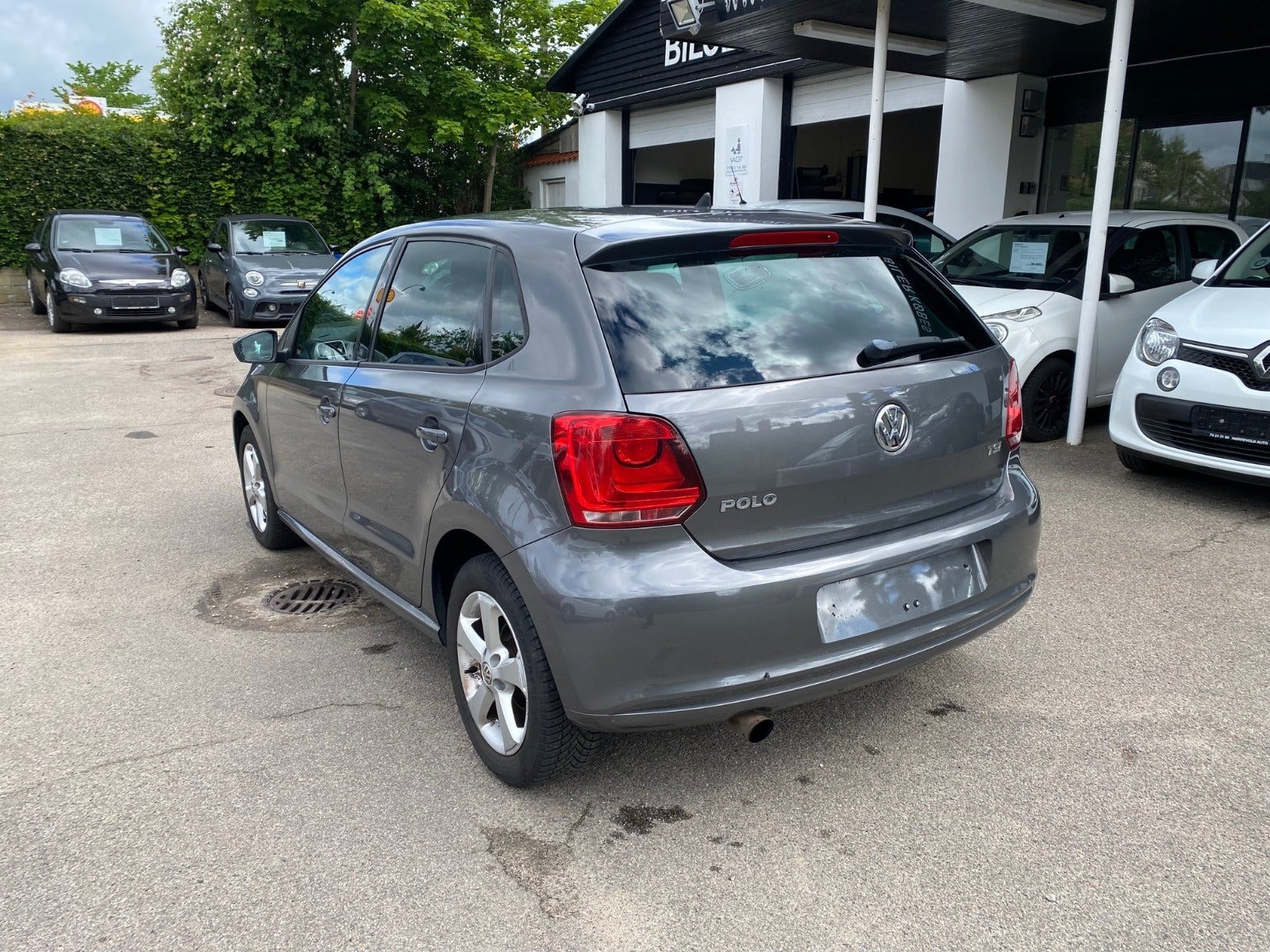 Grå VW Polo fra 2013
