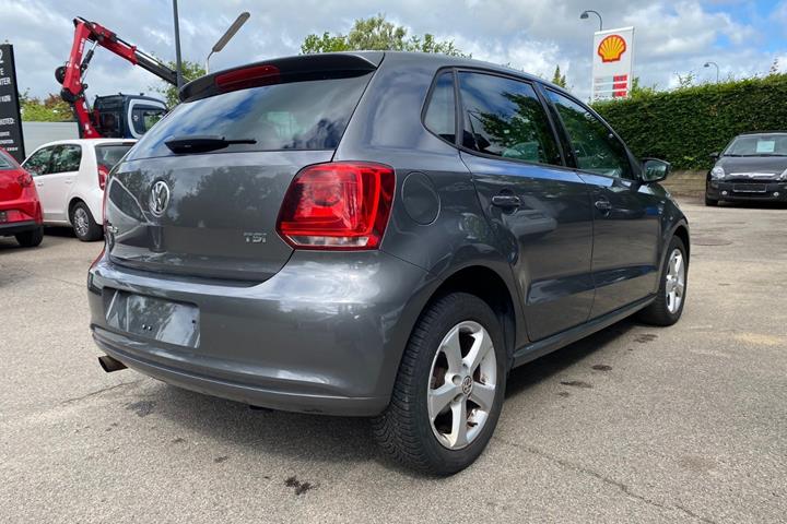 Grå VW Polo fra 2013