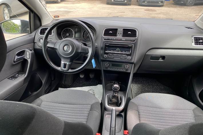 Grå VW Polo fra 2013