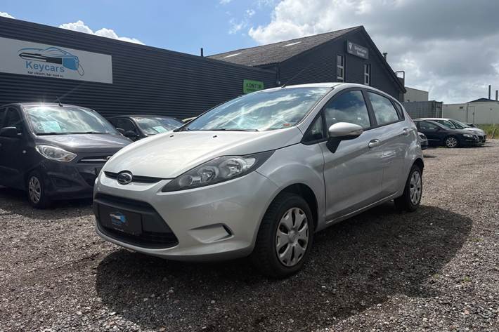 Sølv Ford Fiesta fra 2010