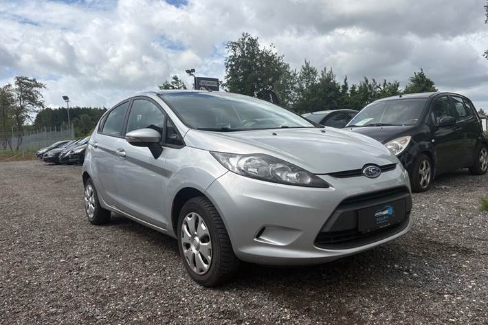 Sølv Ford Fiesta fra 2010