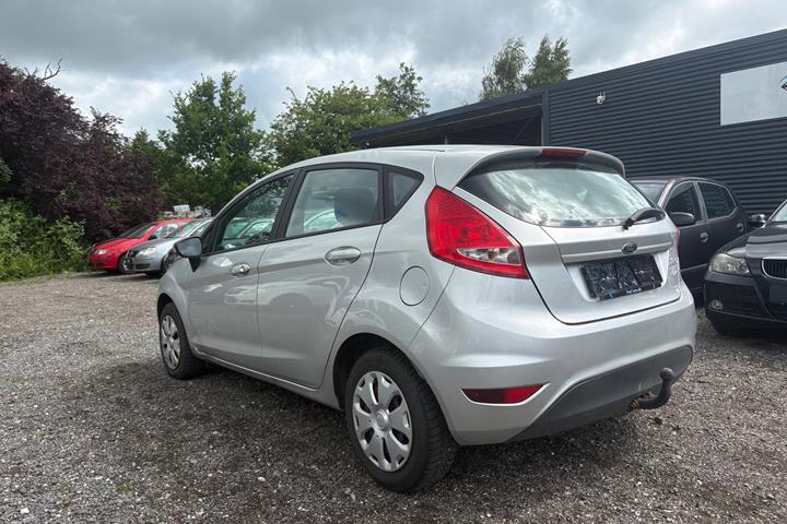 Sølv Ford Fiesta fra 2010
