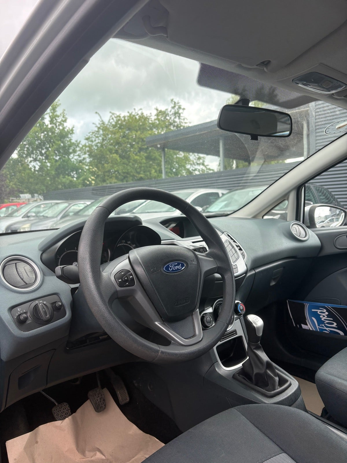 Sølv Ford Fiesta fra 2010