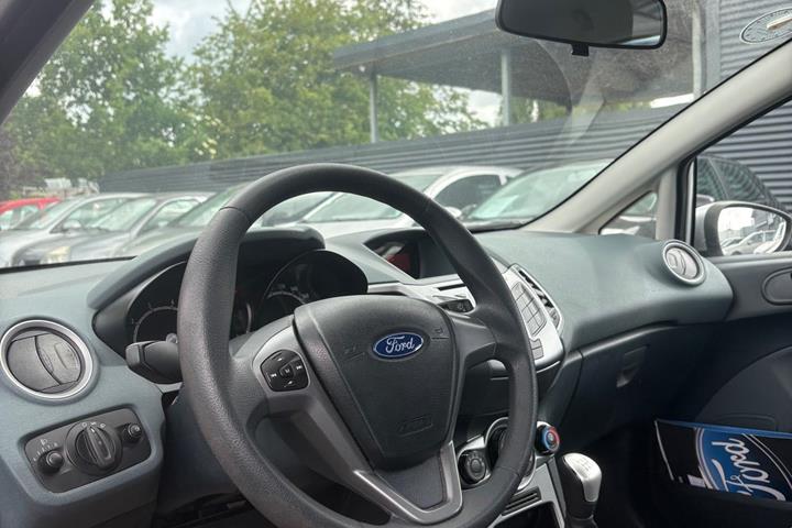 Sølv Ford Fiesta fra 2010