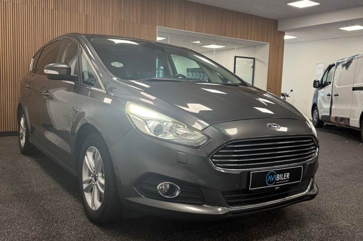 Grå Ford S-MAX fra 2017