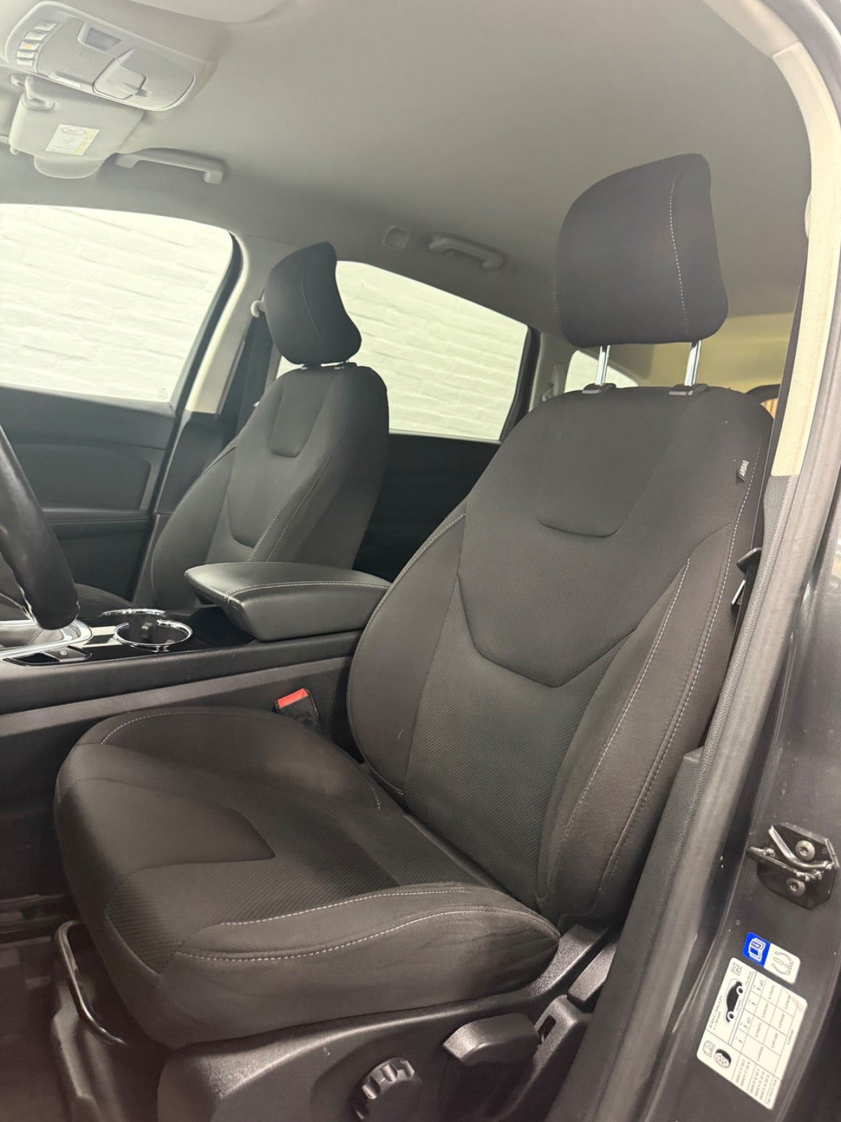 Grå Ford S-MAX fra 2017