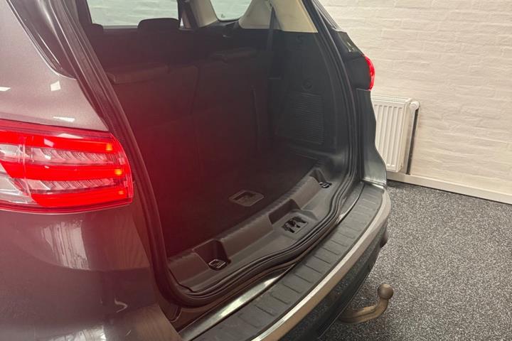 Grå Ford S-MAX fra 2017
