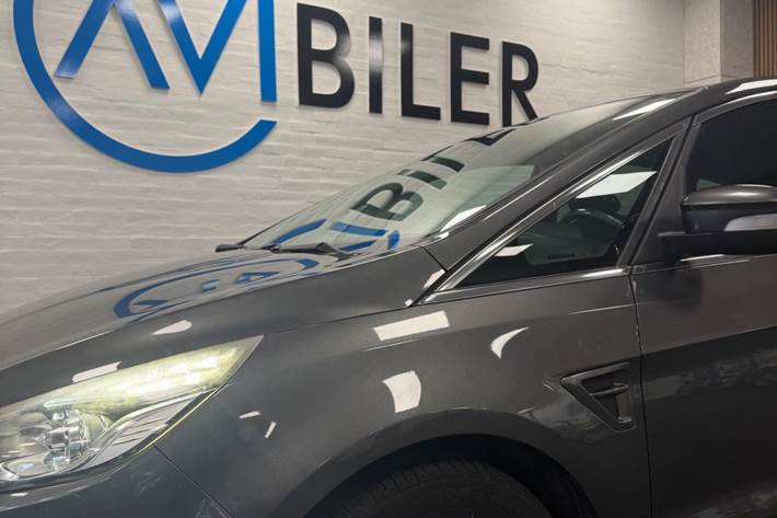Grå Ford S-MAX fra 2017