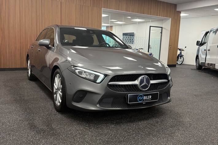 Grå Mercedes A200 fra 2020
