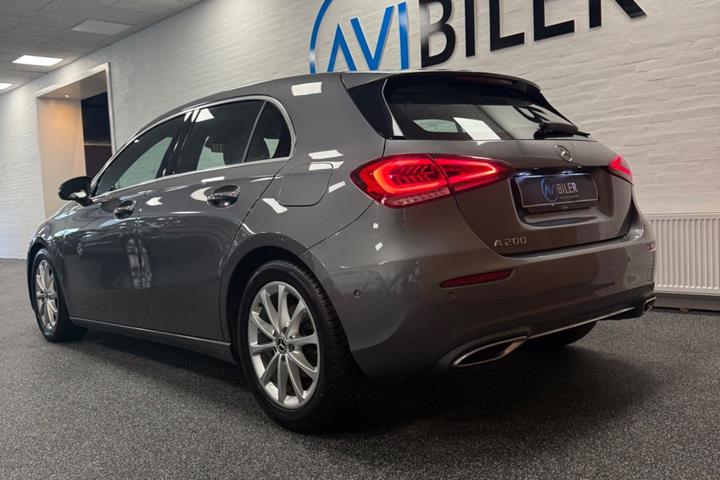 Grå Mercedes A200 fra 2020