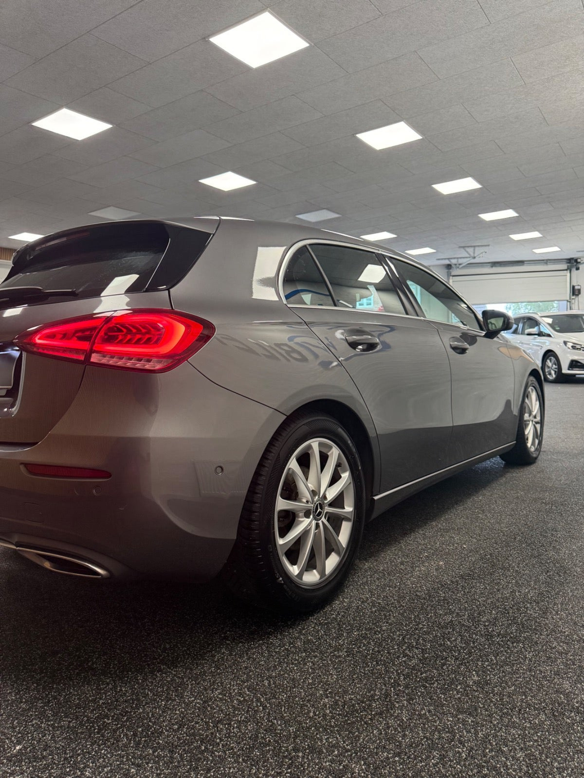 Grå Mercedes A200 fra 2020