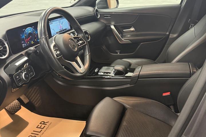 Grå Mercedes A200 fra 2020