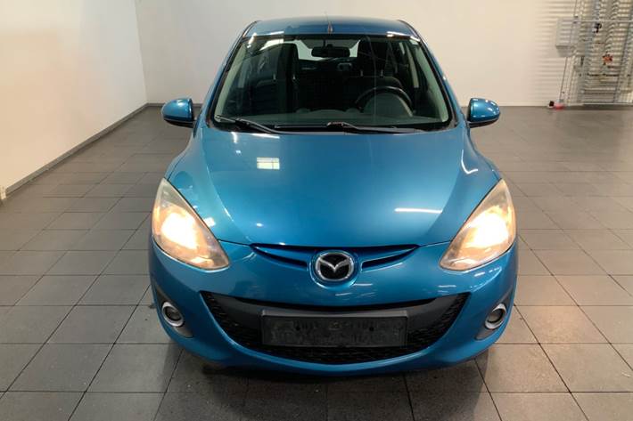 Blå Mazda 2 fra 2011
