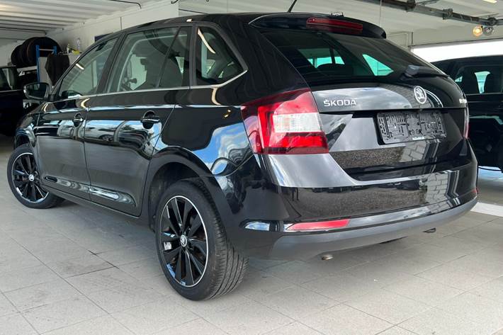 Sort Skoda Rapid fra 2018
