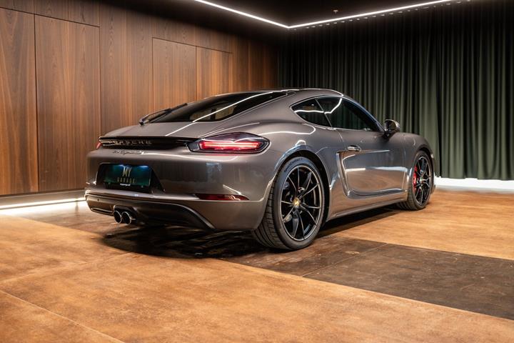 Grå Porsche 718 Cayman S fra 2016 set udefra