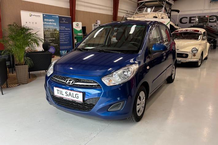 Blå Hyundai i10 fra 2012