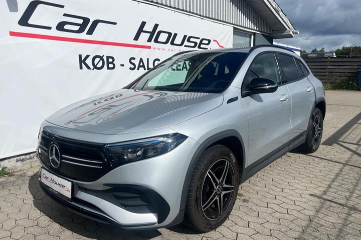 Sølv Mercedes EQA250 fra 2022 set udefra