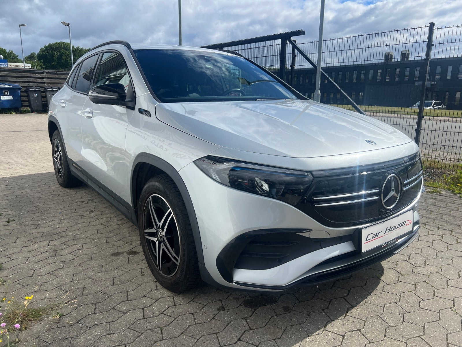 Sølv Mercedes EQA250 fra 2022