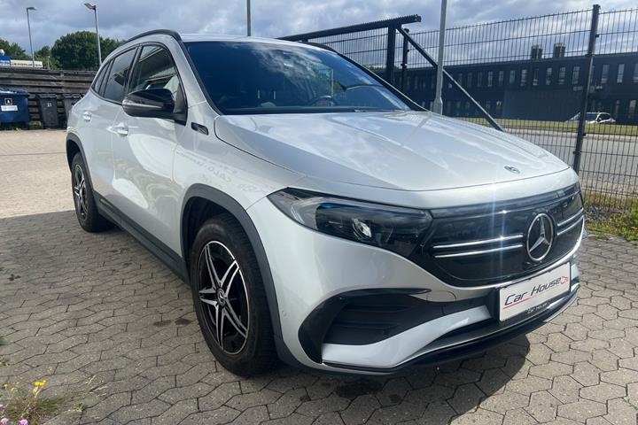 Sølv Mercedes EQA250 fra 2022
