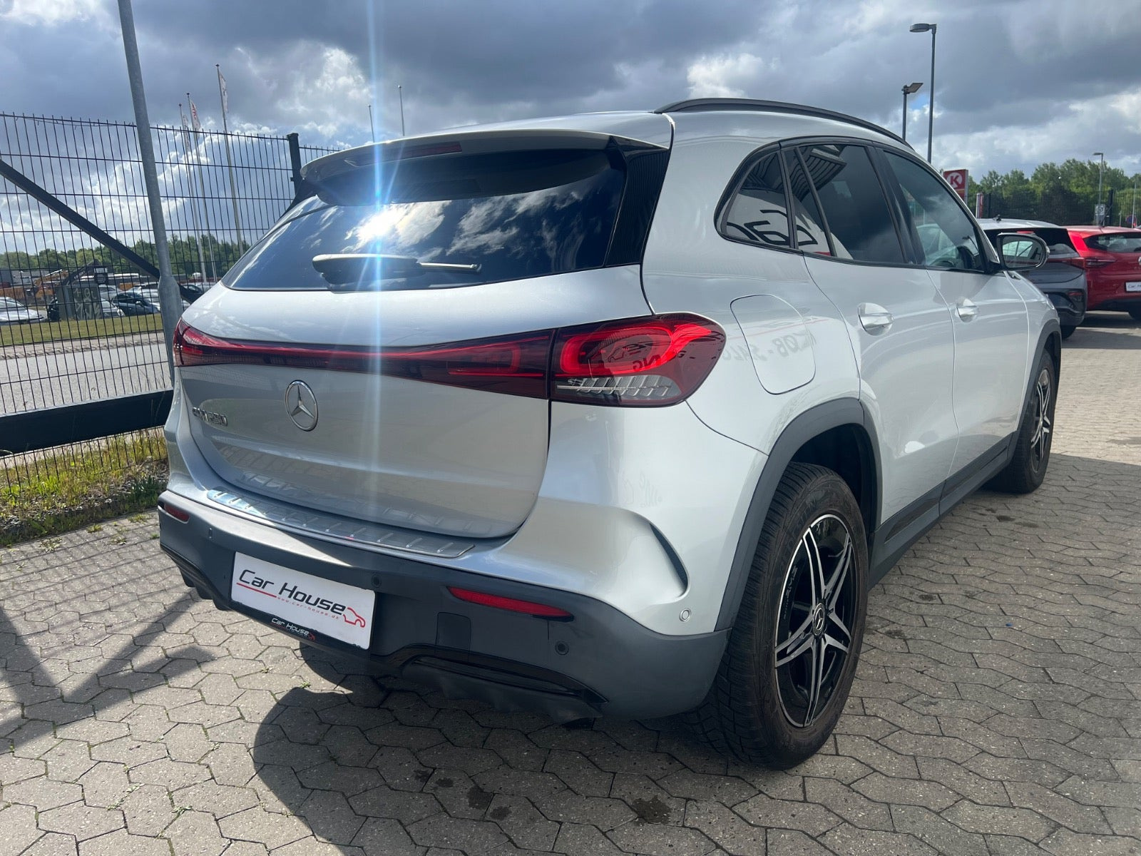 Sølv Mercedes EQA250 fra 2022