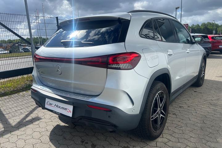 Sølv Mercedes EQA250 fra 2022