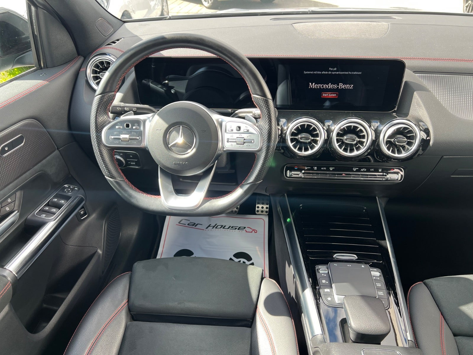 Sølv Mercedes EQA250 fra 2022