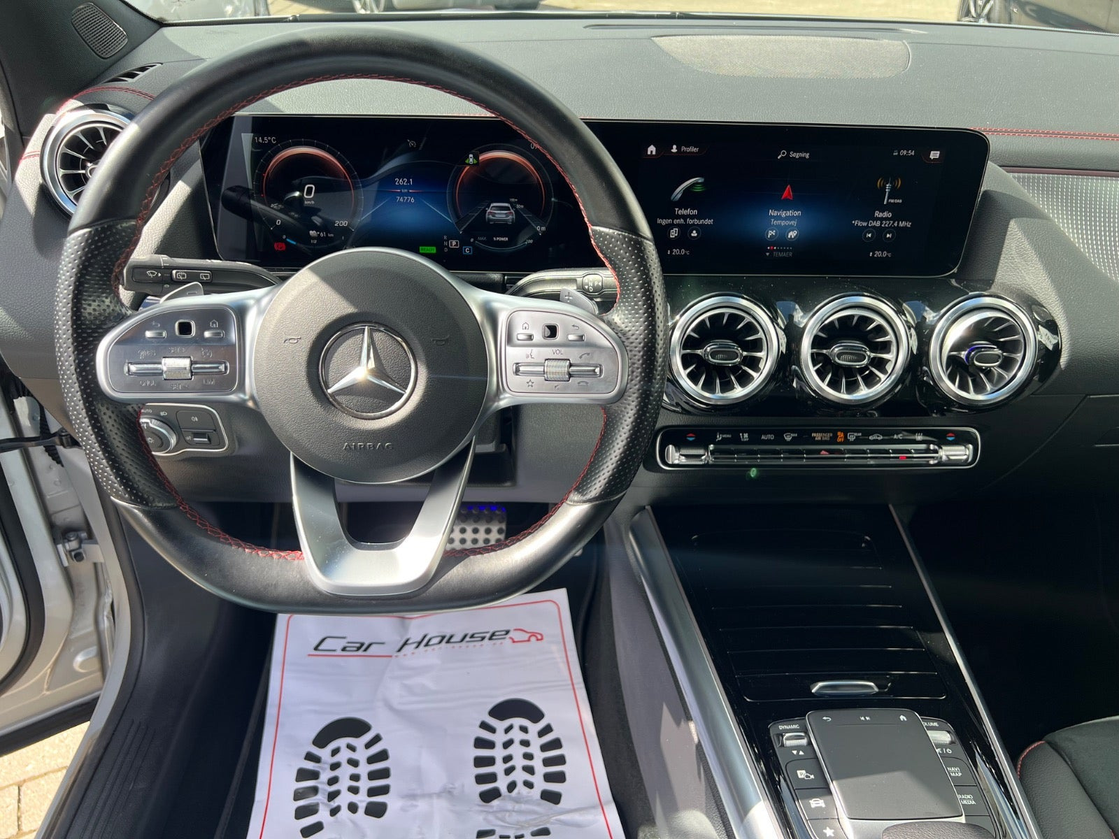 Sølv Mercedes EQA250 fra 2022