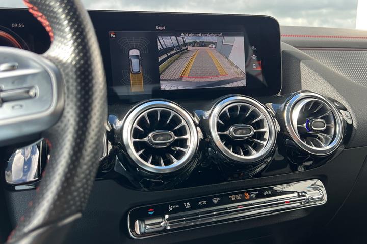 Sølv Mercedes EQA250 fra 2022