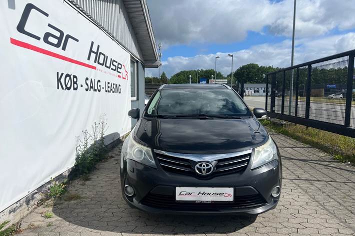 Sort Toyota Avensis fra 2012