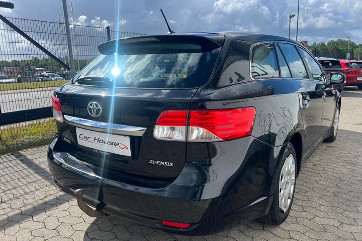 Sort Toyota Avensis fra 2012