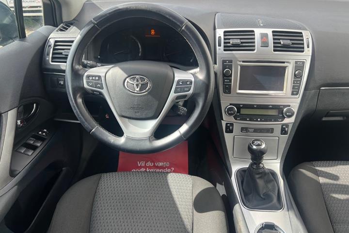 Sort Toyota Avensis fra 2012