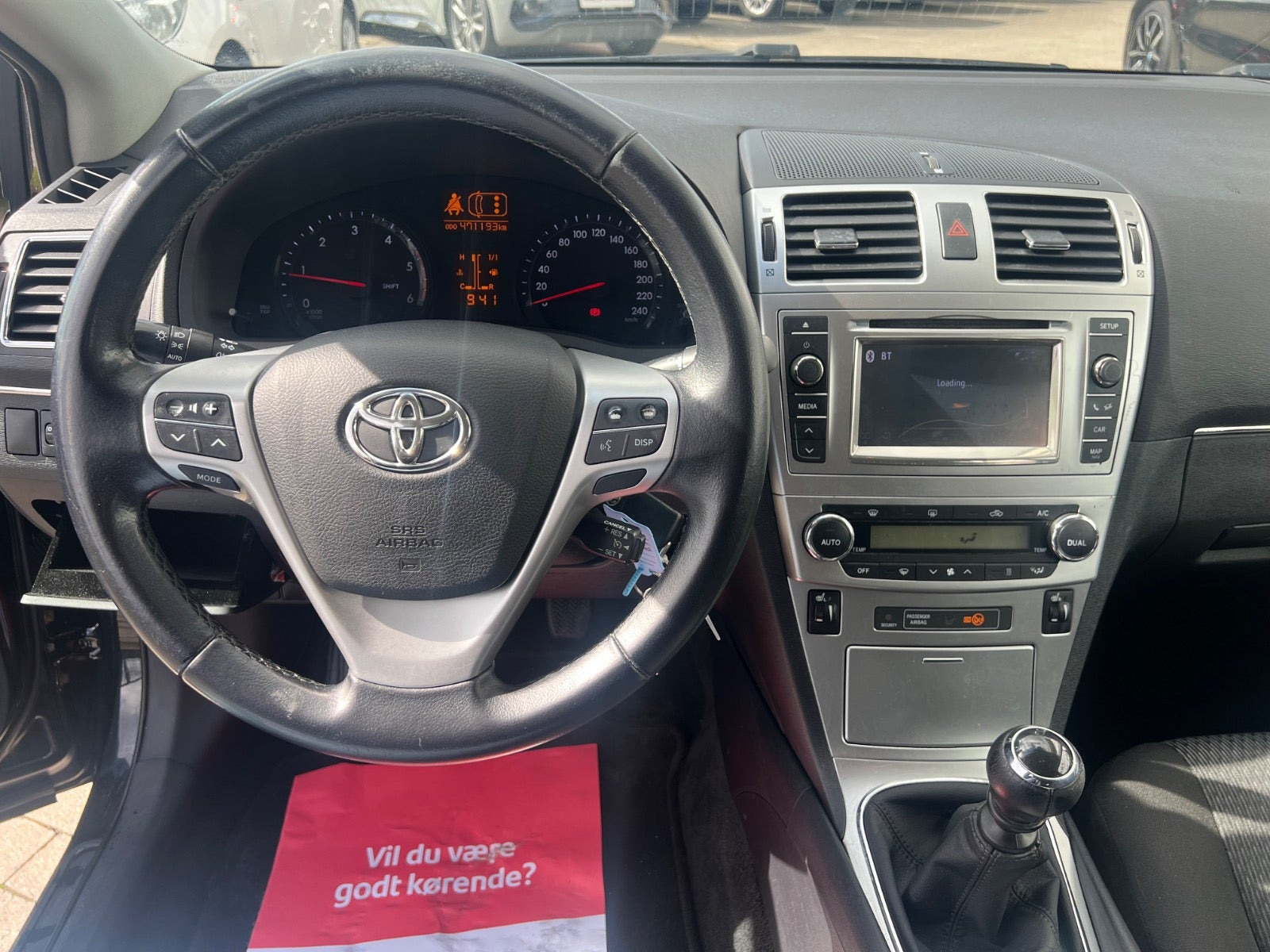 Sort Toyota Avensis fra 2012
