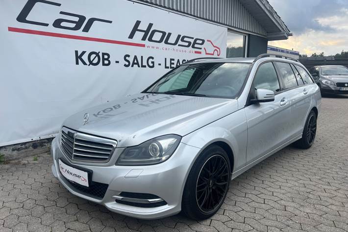 Sølv Mercedes C200 fra 2013