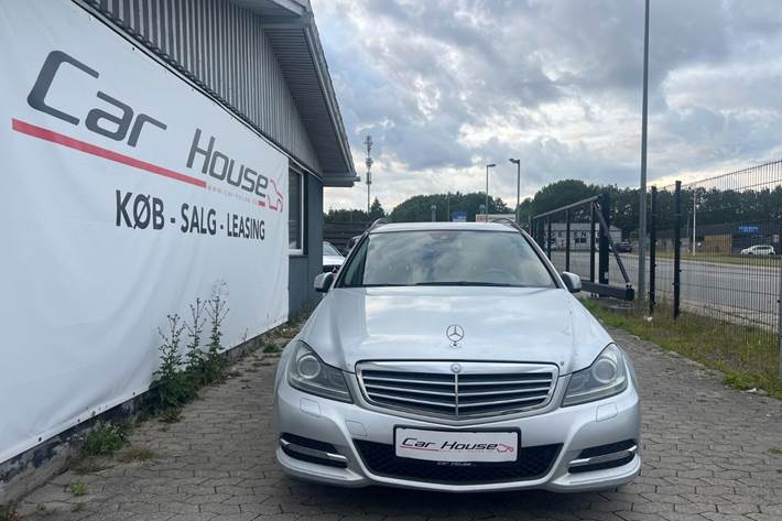 Sølv Mercedes C200 fra 2013