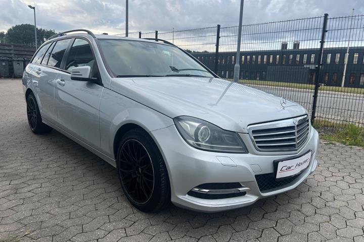 Sølv Mercedes C200 fra 2013