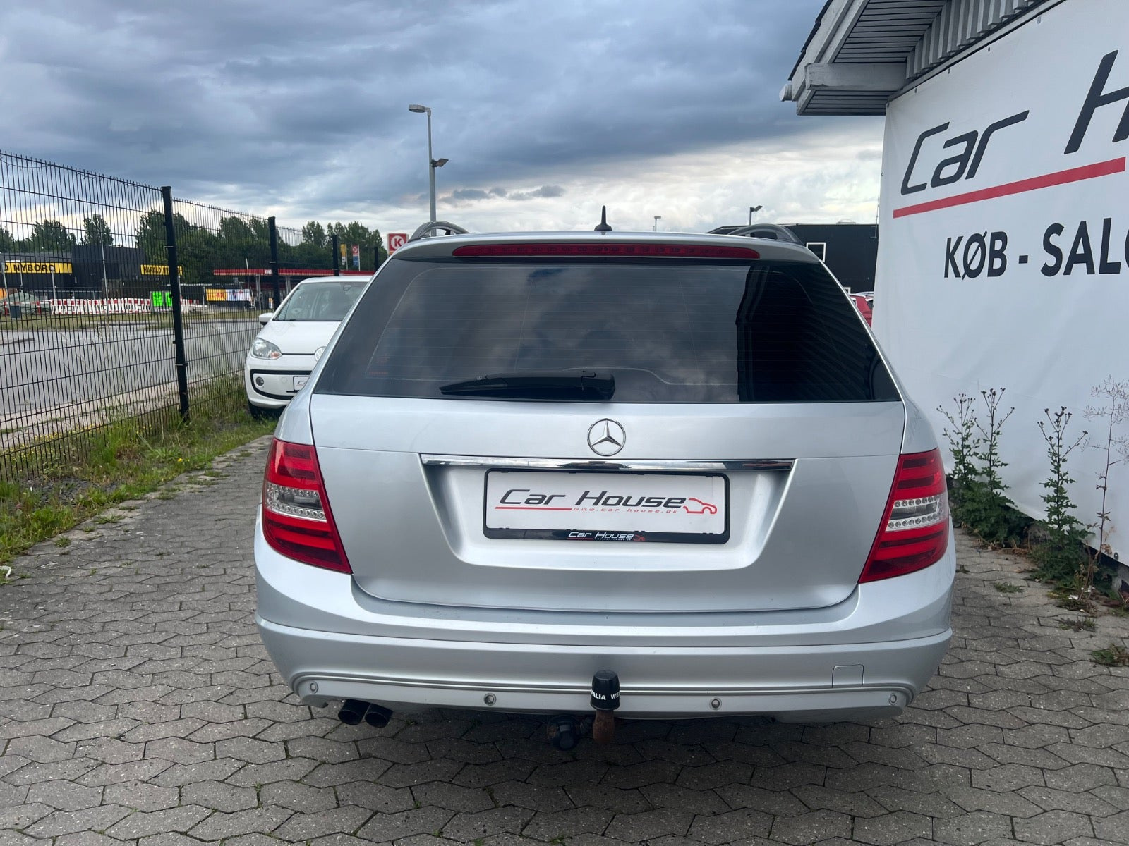 Sølv Mercedes C200 fra 2013