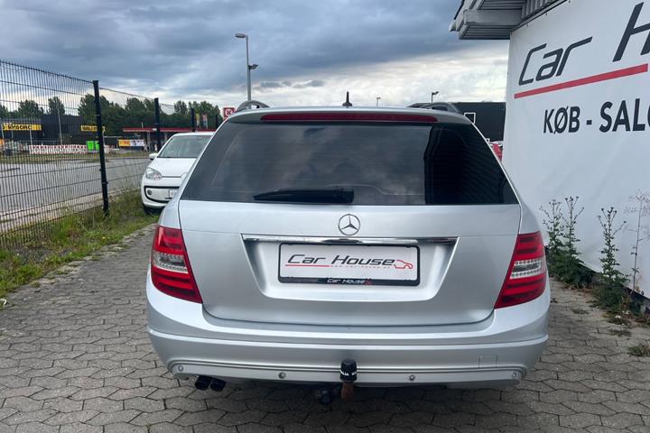 Sølv Mercedes C200 fra 2013